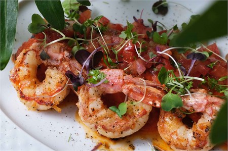 {{photo.Alt || photo.Description || 'Креветки ROMESCO с картофельным гратеном'}}