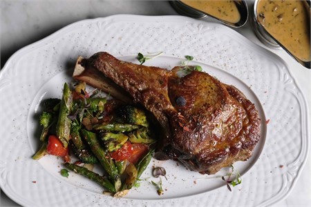 {{photo.Alt || photo.Description || 'Корейка из телятины с соусом из грибов'}}