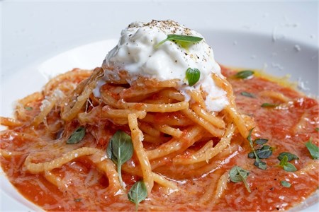 {{photo.Alt || photo.Description || 'Pasta al Pomodoro со страчателлой'}}